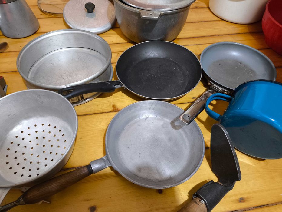 Казан , Сковородки, посуда, миски , подставка торт, лапка для обуви