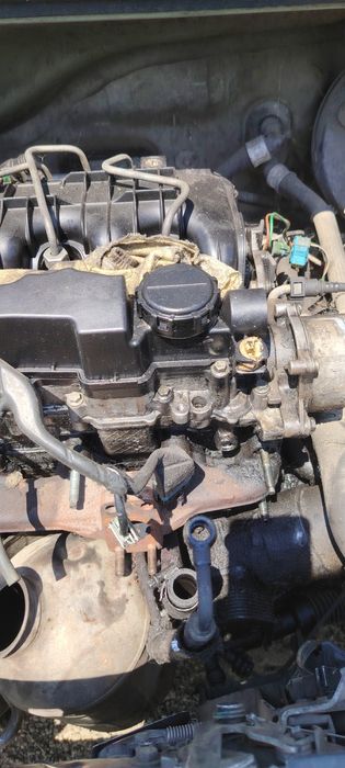 Двигател на части 651 мерцедес 220  2011г.сди