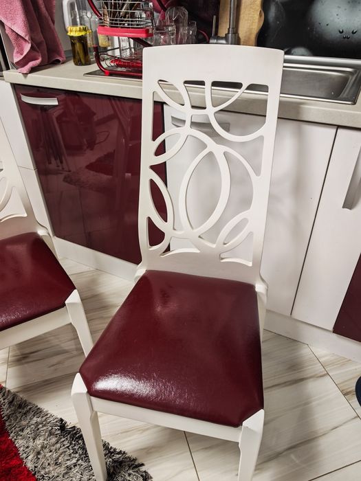 Перфектни кожени кухненски столове