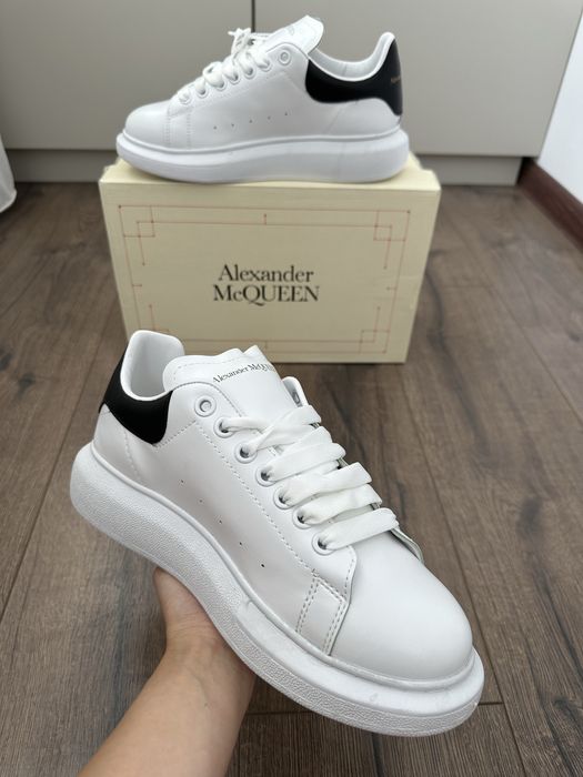 Adidasi ALEXANDER MCQUEEN lProdus NOU Premium Adidasi Baieti | Fete | Unisex | Adidasi NOI Model NOU 2026 | Calitate Premium Alexander Mcqueen Alb