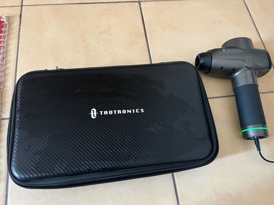 Aparat de masaj corporal cu vibrații (Percussion Massage Gun) adus din USA