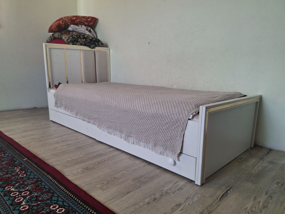 Кровать деревянный