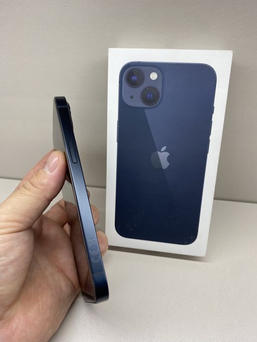 Продам iPhone 13 почти новый 256/100%