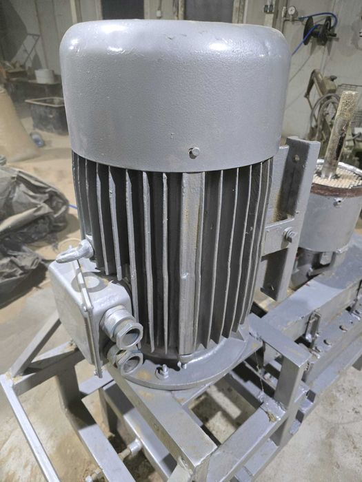 Vând presă peleți 22kw (reductor, motor,structura)