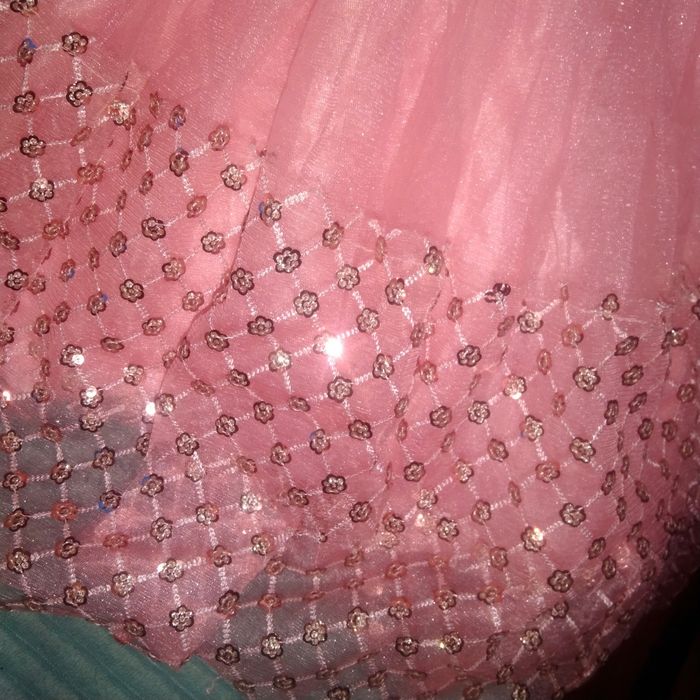 Продам праздничное платье на 7 лет