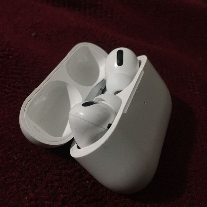 Продаю AirPods Pro