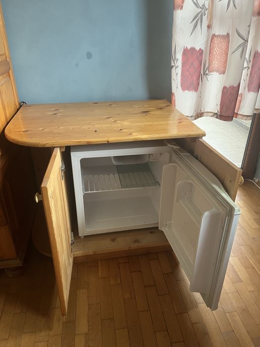 Шкаф чам с място за хладилник бар