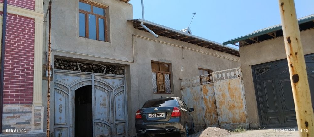 Srochna Raysentrda 4,5 soʻtih uchaska Sotiladi 75%tayyor Honodon