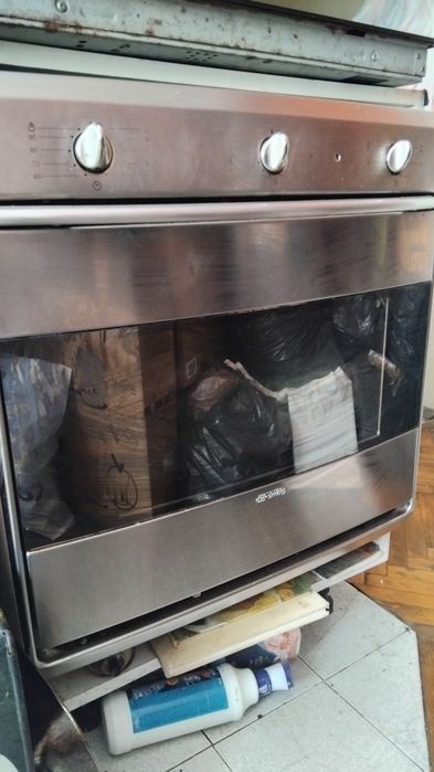 Продават се : за вграждане- фурна с вентилатор smeg, хладилник с фризер и електронен дисплей , миялна bosch инокс 60 см. Продават се накуп.