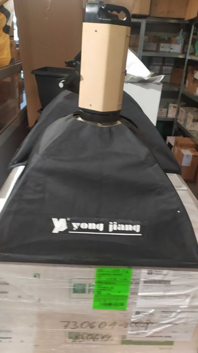 Продавам 2 бр. прожектори 
 фотографско/студиино осветление Yong Jiang