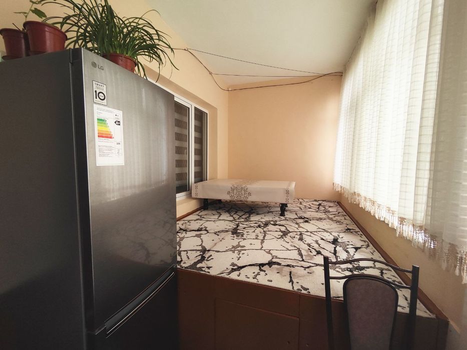 Продается квартира 6мкр 3 комнаты 2й этаж