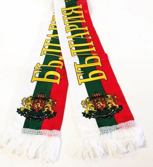 Летни и зимни шалове в цветовете на българското знаме-различни,модели