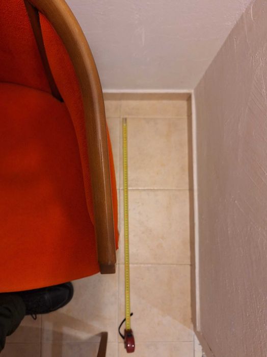 кресло , фотьойл. дъб, червена кадифена италианска дамаска.