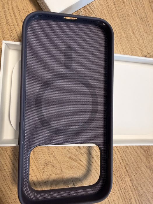 Husa iPhone 17 Pro TechWoven Case originala – MagSafe – ca noua