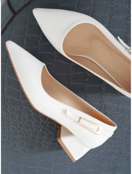 Дамски обувки на ток/Цвят бял