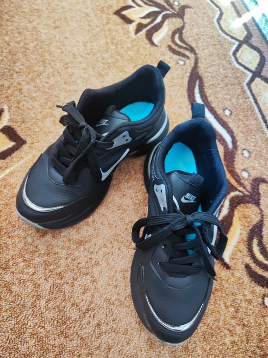 Черни маратонки 37