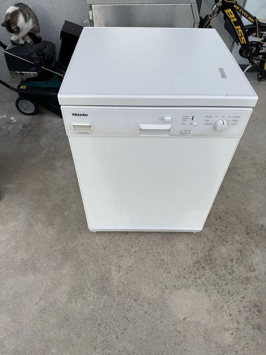 Свободностояща съдомиялна Миеле 60 см