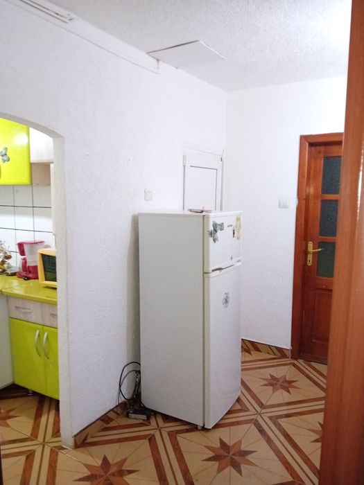 De  închiriat apartament 2 camere 220 e