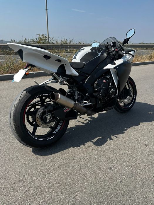 Продавам yamaha yzf r1