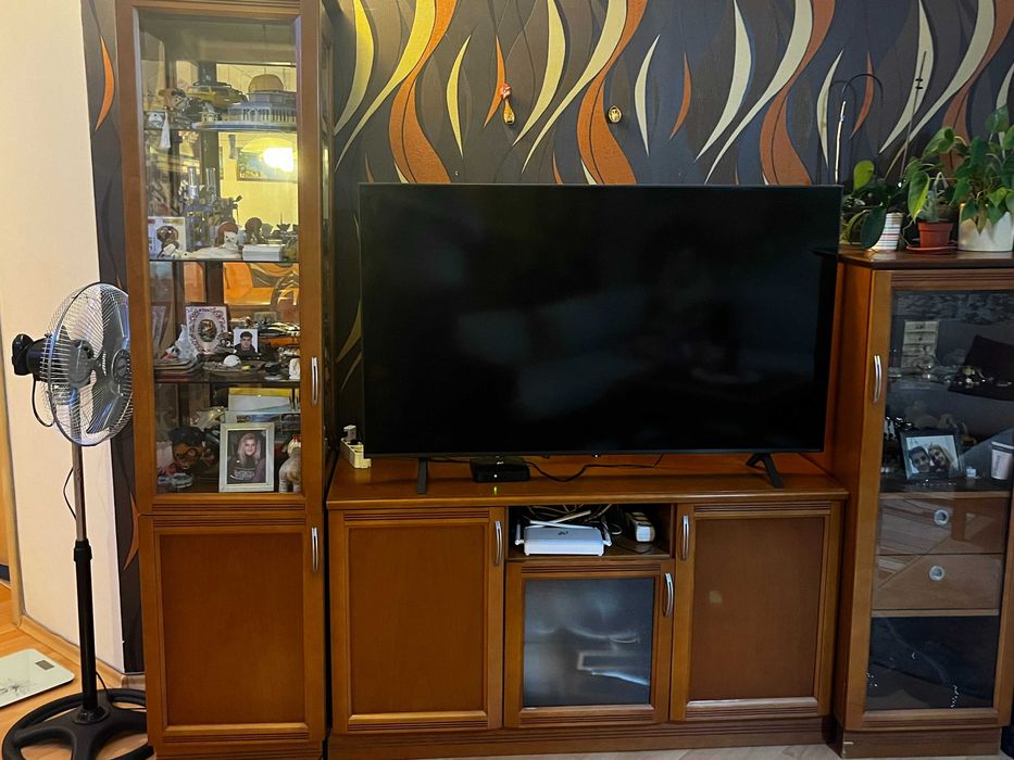 Холна Секция от 3 Части –Витринa + ТВ Шкаф + Нисък Скрин – Масив Дърво