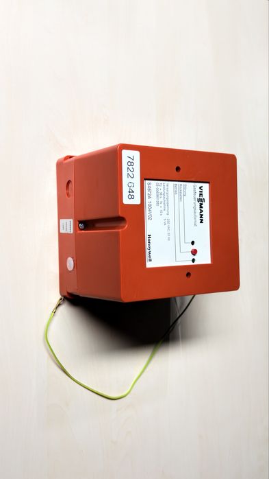 Automat Viessmann 7822 648 Honeywell S4572A 1004V02 – comandă arzător pe gaz, 230V, NOU