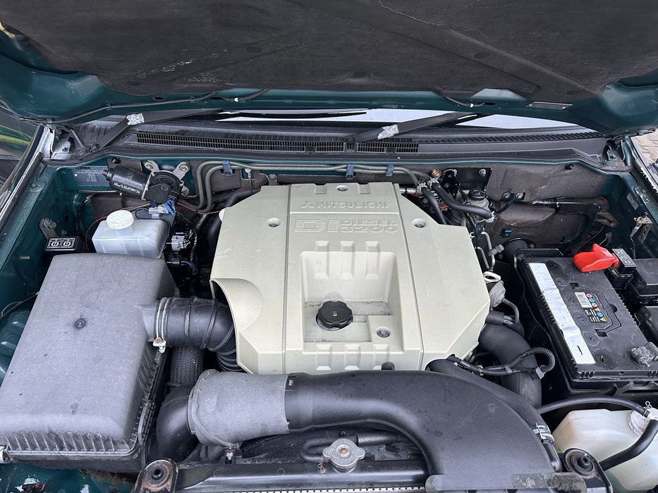 Vând Mitsubishi Pajero 3.2 DI-D, 4x4, motor foarte fiabil.