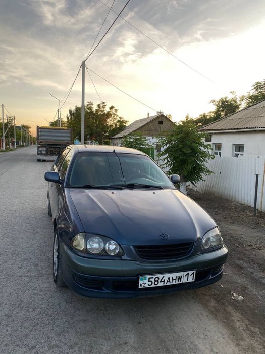 Toyota avensis 1999 года