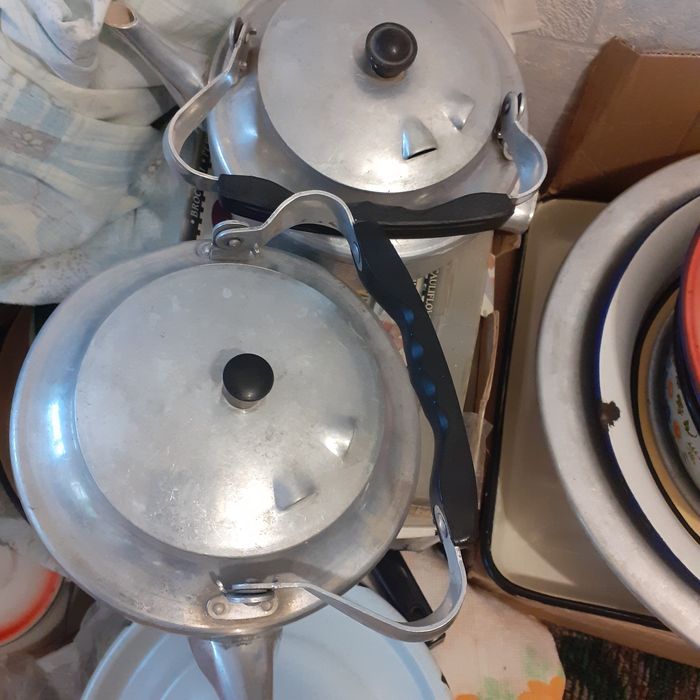 Тумбочка  5000тг.под тв.посуда