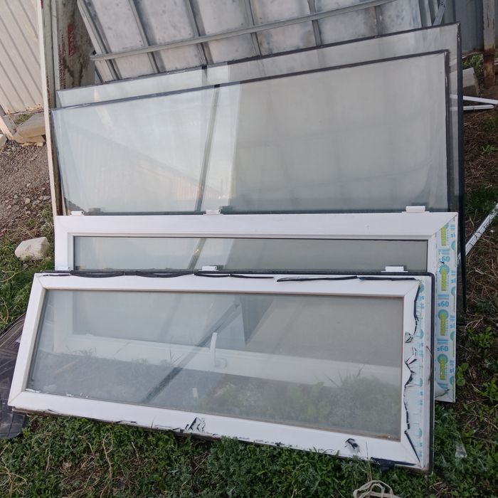 Пластик терезе сатылады.