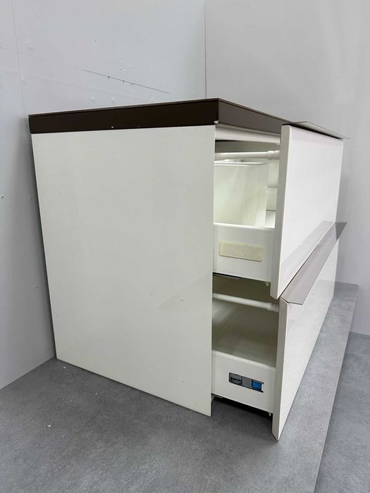 Бял лак шкаф за баня с 2 чекмеджета и плот