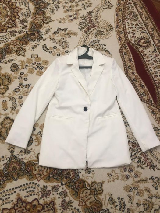 Продам белый пиджак