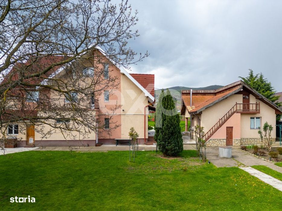 Casa/vila de vanzare cu teren generos 3659 mp si 3 constructii, Sarata