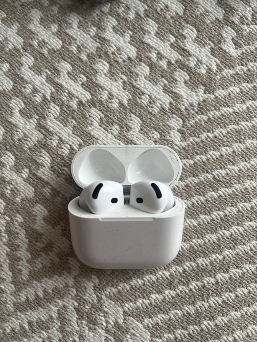 Продам Airpods 4