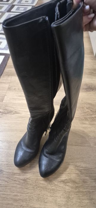 Cizme marime 36.5 noi fara eticheta Geox si cizme blana scurte