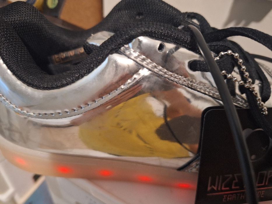 Новые светящиеся серебристые кроссовки Wize&Ope Paris, 37 и 39р