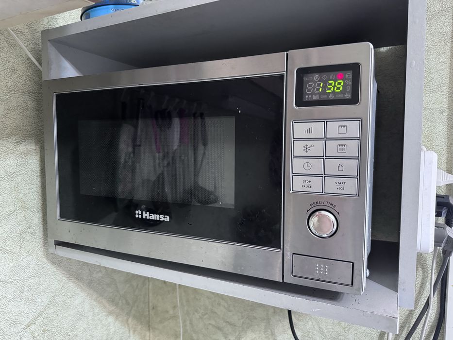 Продам микроволновую печь Hansa