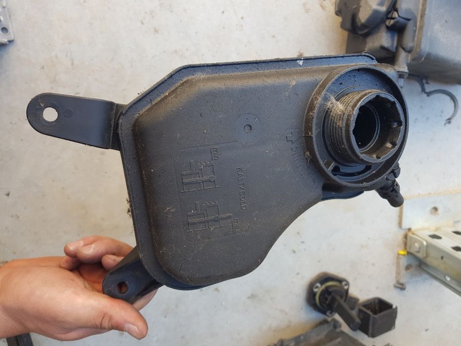 Казанче антифриз бмв е90 е91 е92  320i 330i 318i e90 e87 bmw бензин