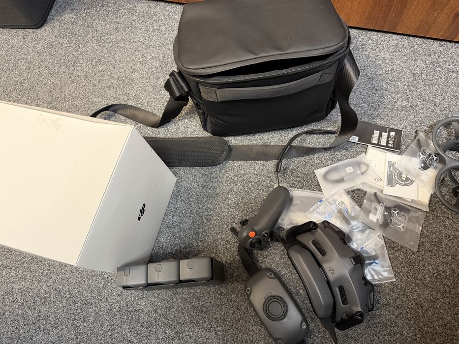 Vand drona dji avata 2 -  fly more combo- 3 acumulatori