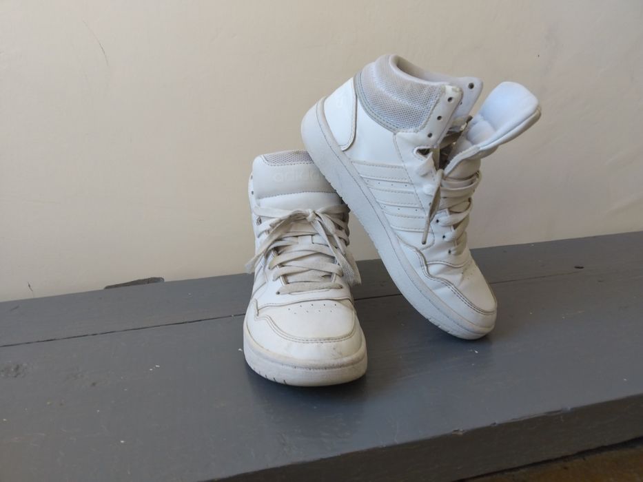 Бели кецове Адидас