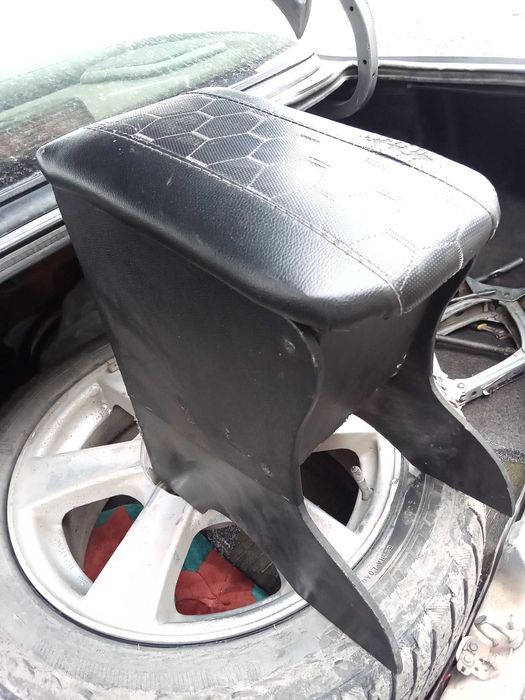 Бардачек между сидений