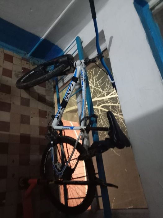 Продам велик + подарок трюковой самокат