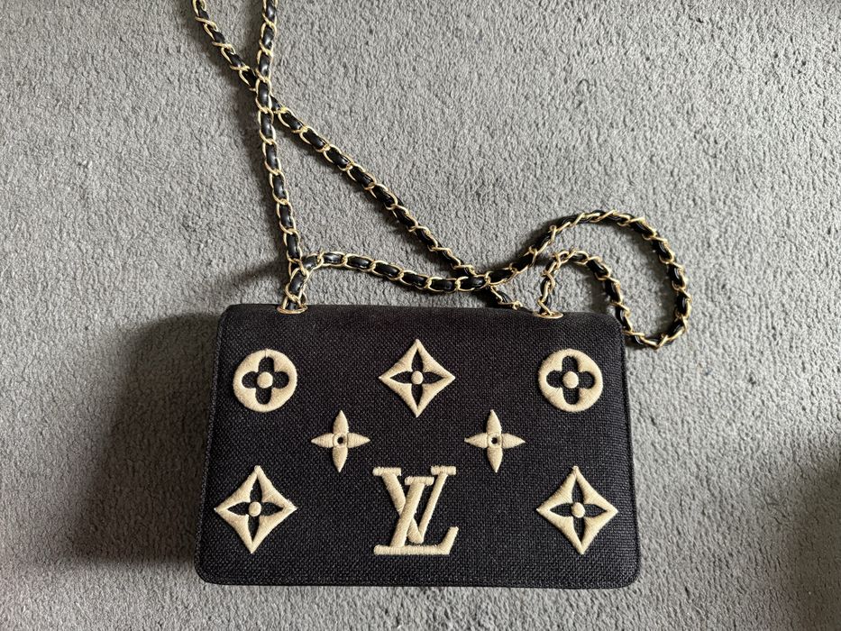 Женская сумка LV осталось 2 штуки