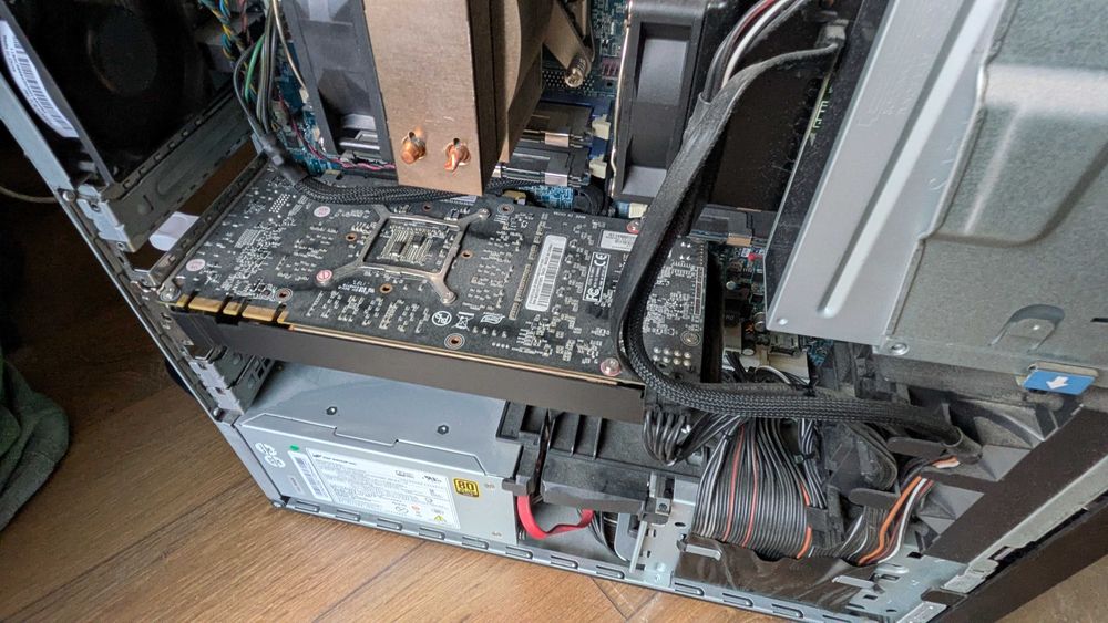 Мощна двупроцесорна работна станция Lenovo C30