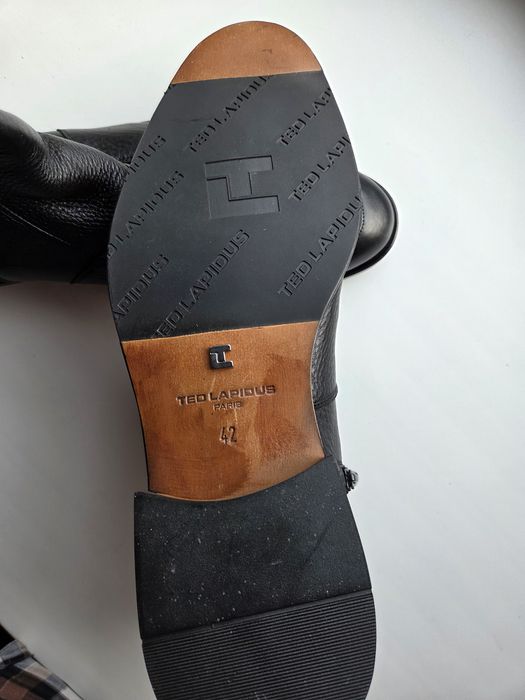 Продам новые ботинки