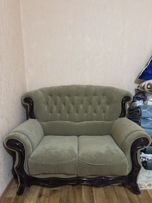 Диван С Зеленым расцветкой
