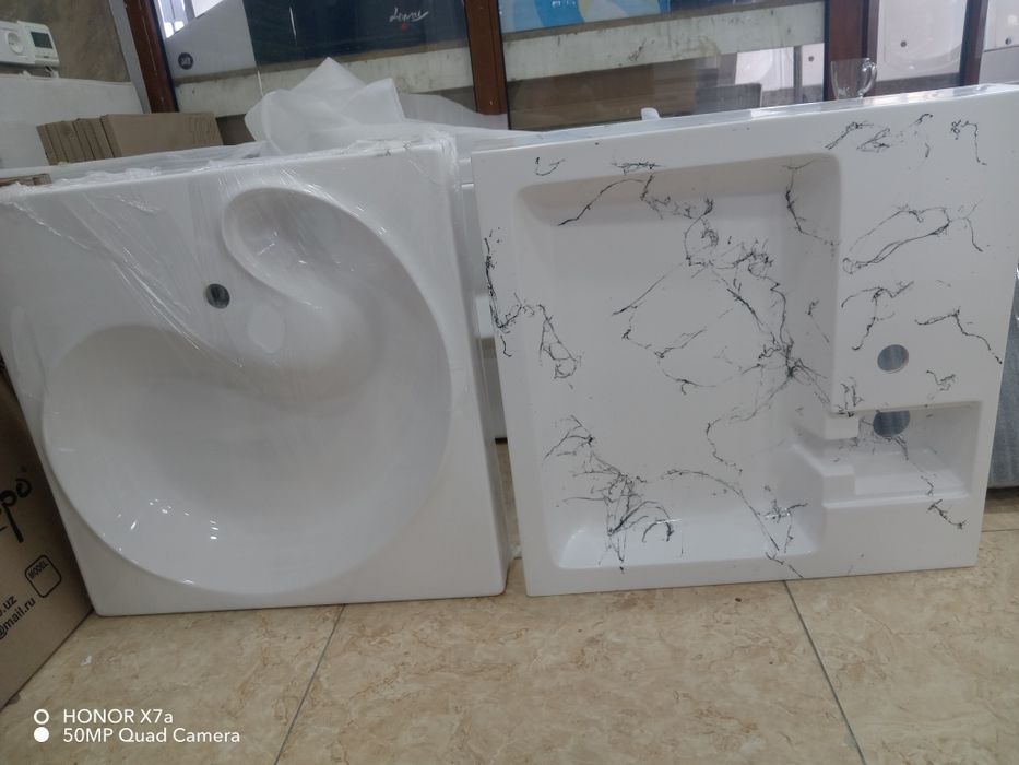 Kirmoshina ustiga Rakvina. akril keramik