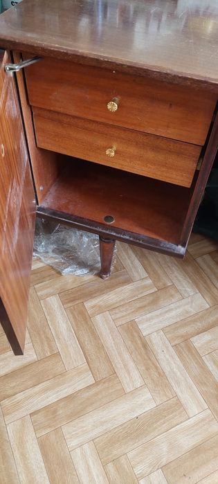 Письменный стол.