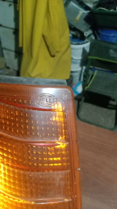 Поворотник на Мерседес 124