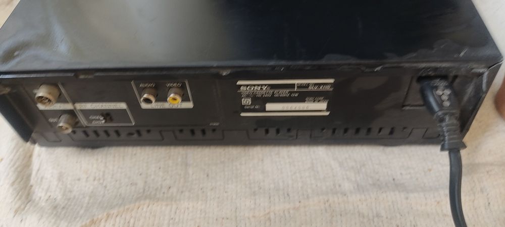 Sony SLV-X110 видео магнитофон кассету жуёт