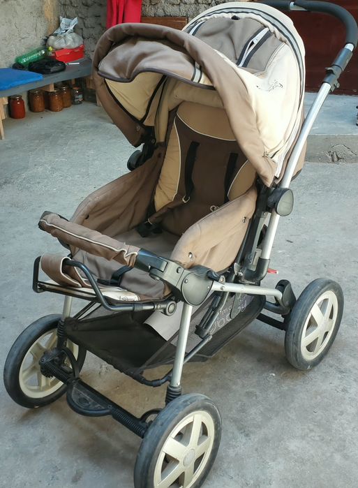 Продаётся коляска в хорошем состояние